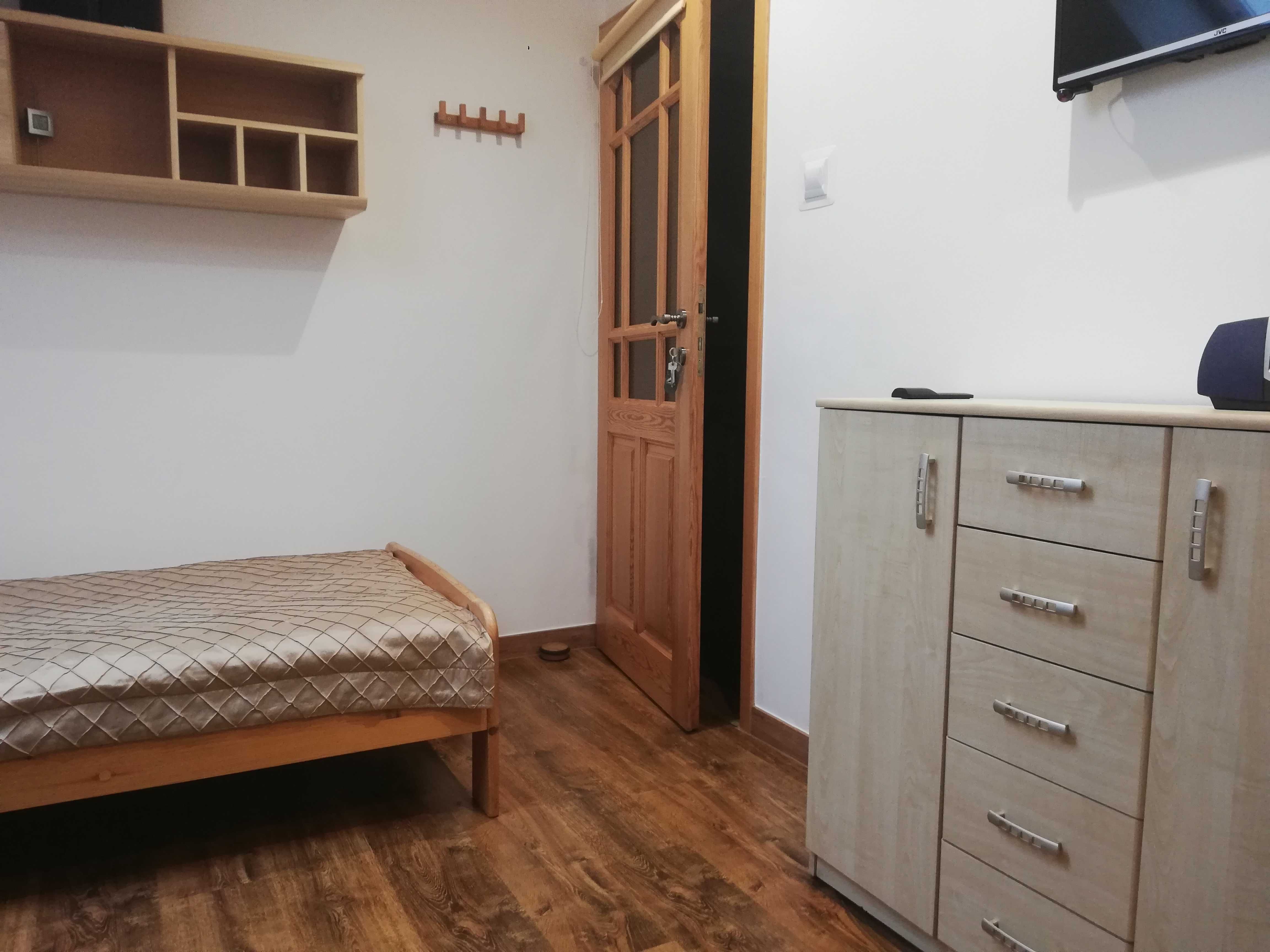 Ustka- domek z łazienką i aneksem , pokoje z łazienkami.