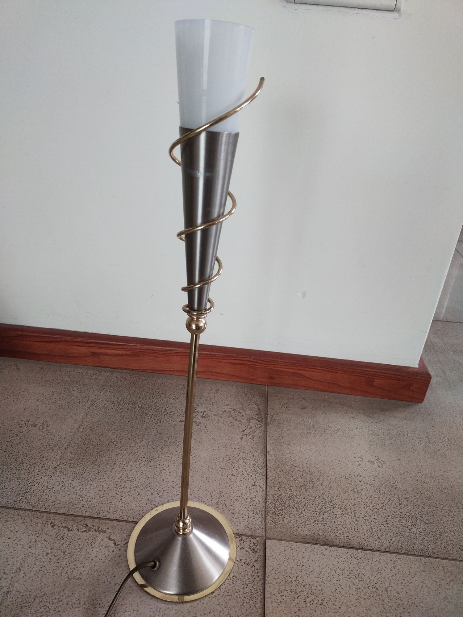 Lampa złota sprężyna
