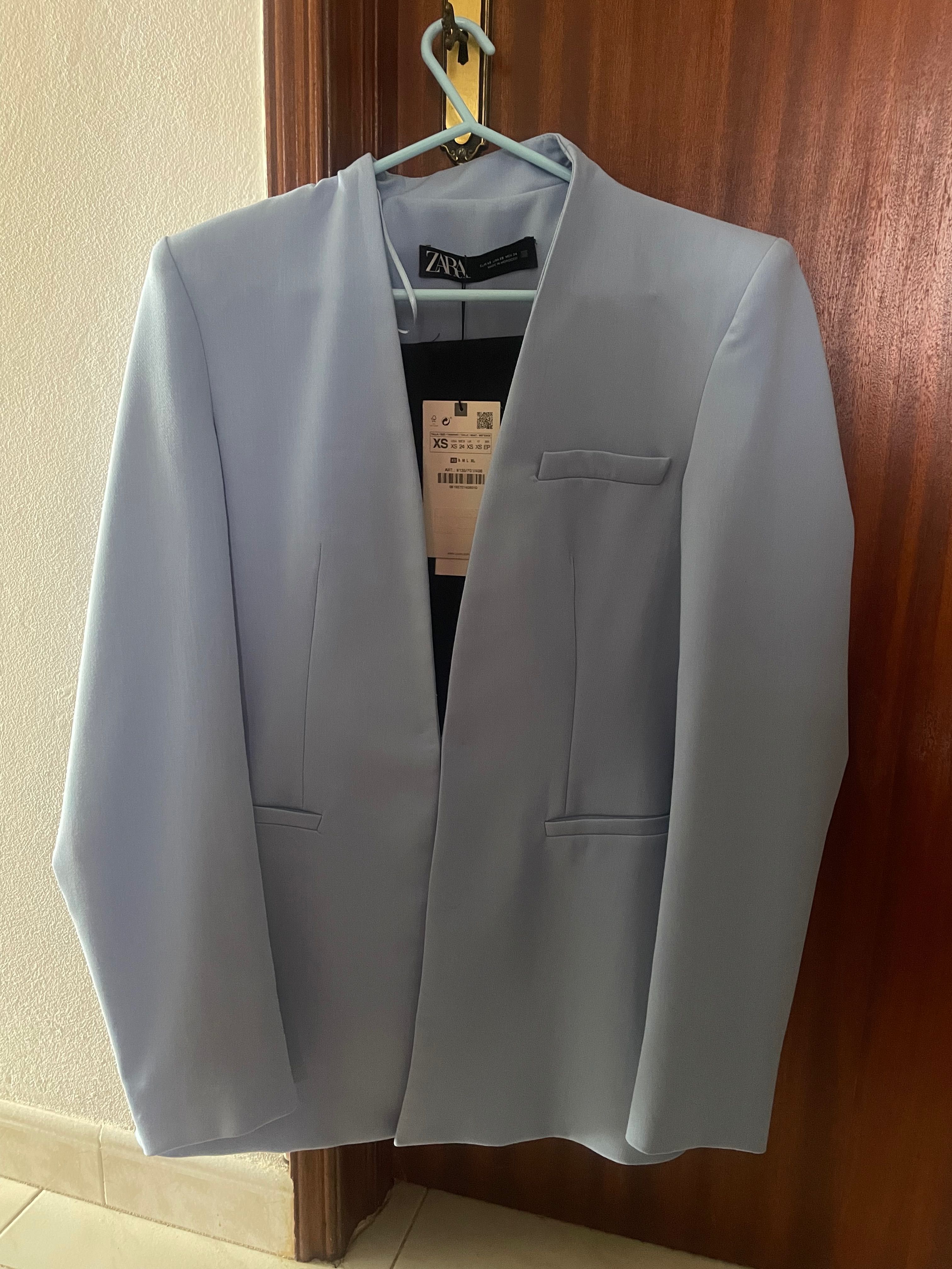 Blazer Zara azul claro