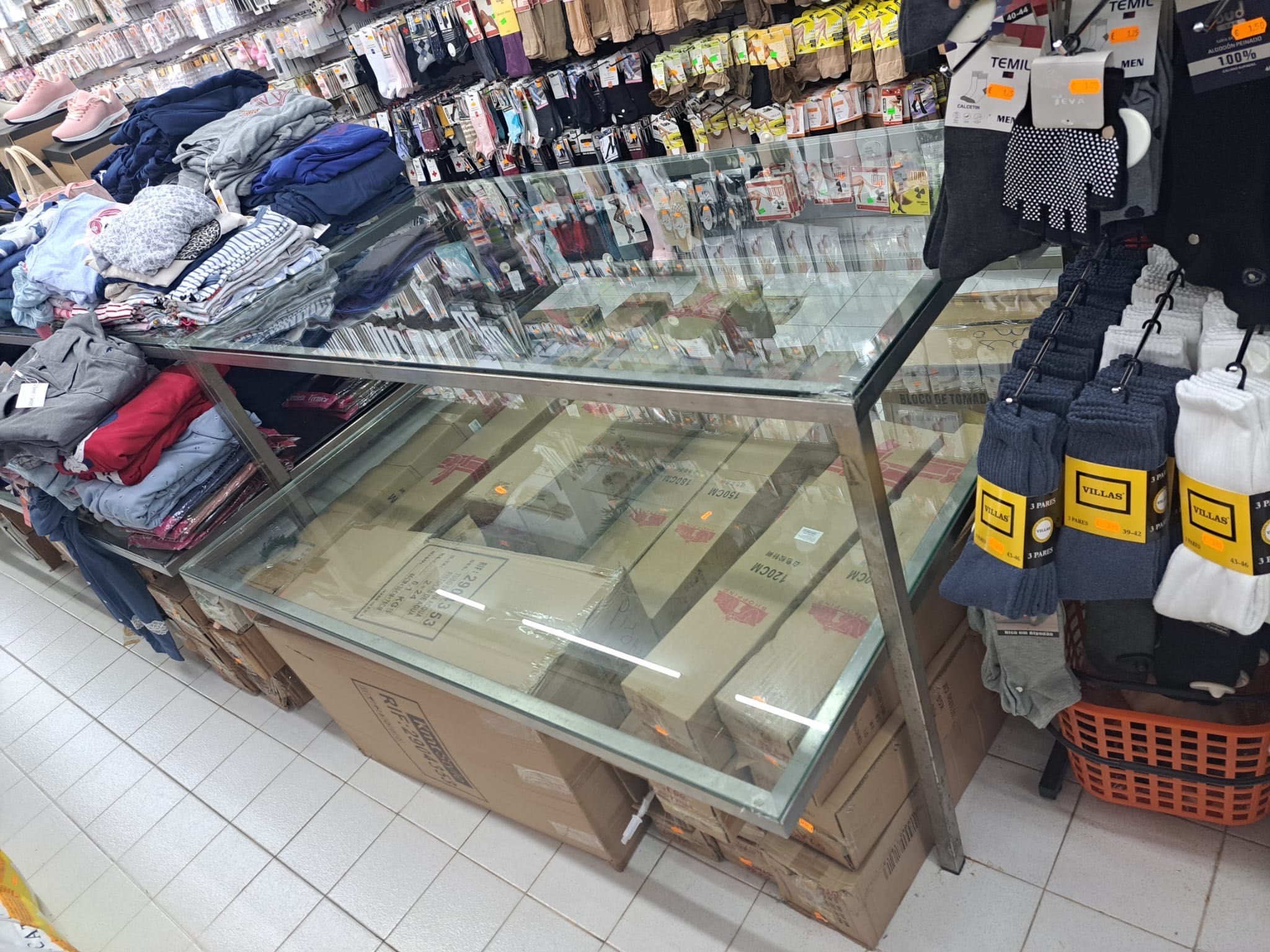 Mesa de Vidro para loja de roupa ou outros