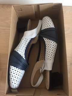 Biało-granatowe damskie buty marki Markko r.40 na obcasie