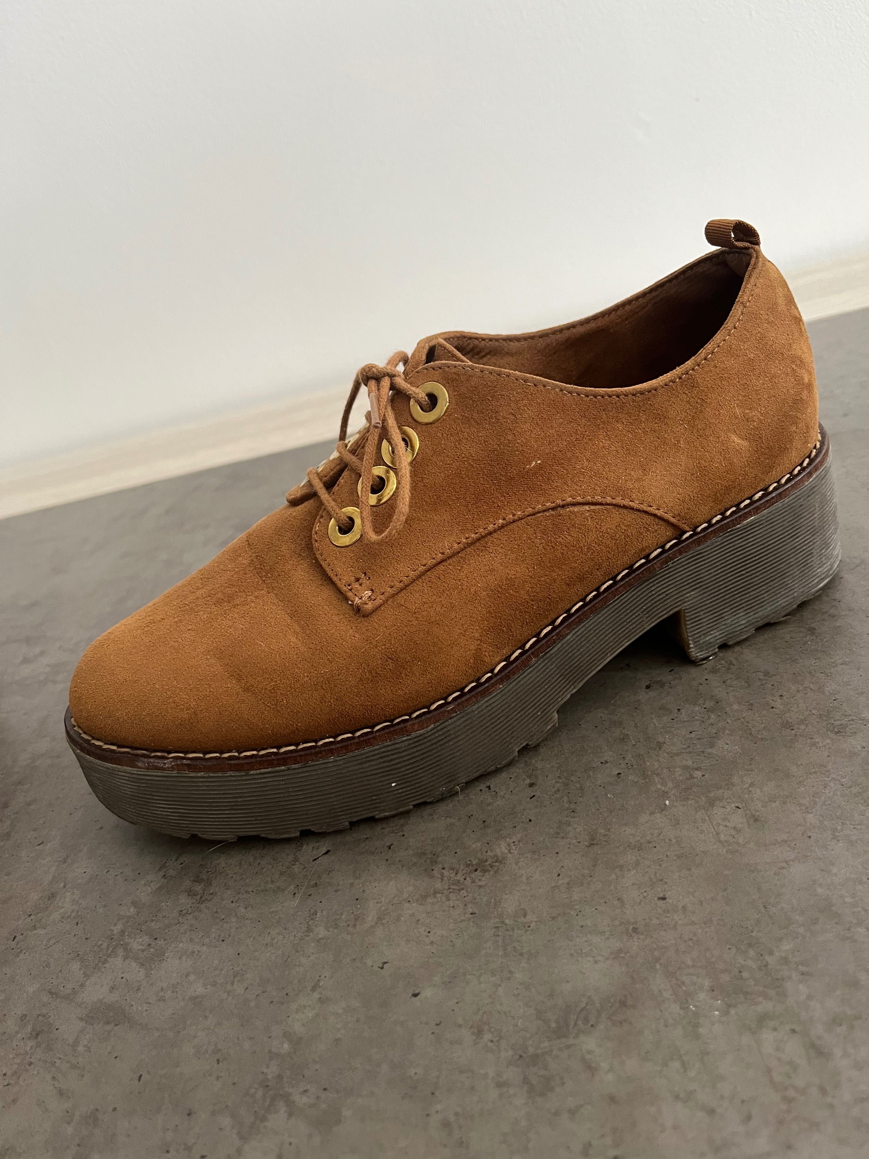 Sapatos camel Stradivarius 36