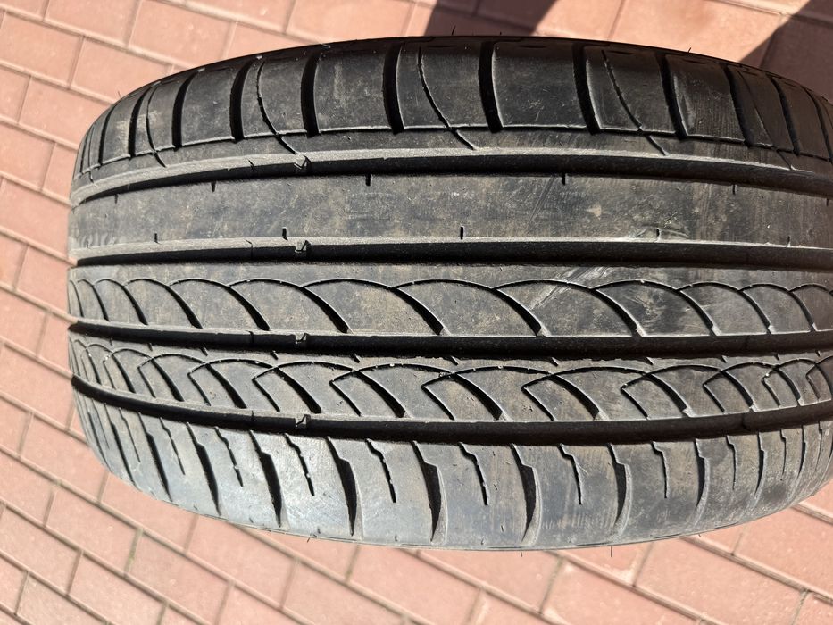 245/30 R20 95W XL RADIAL F105 Opona