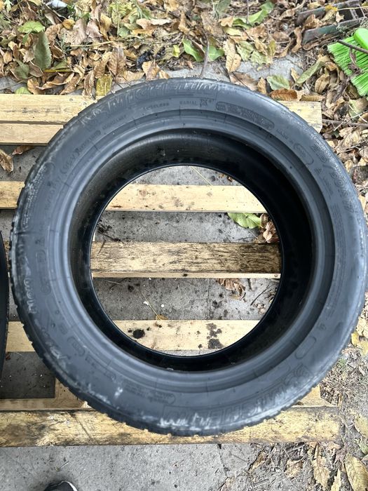 Продам пару зимних шин Michelin 215/50 R17