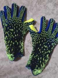 Футбольні перчатки