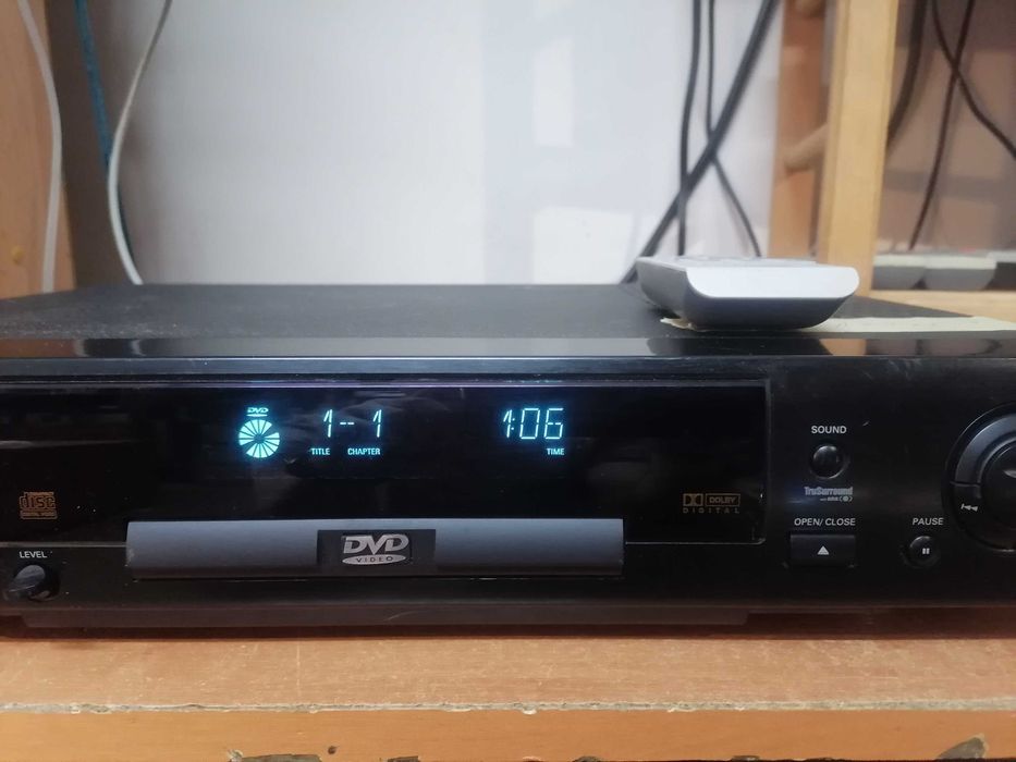Odtwarzacz CD/DVD Philips DVD750 pilot