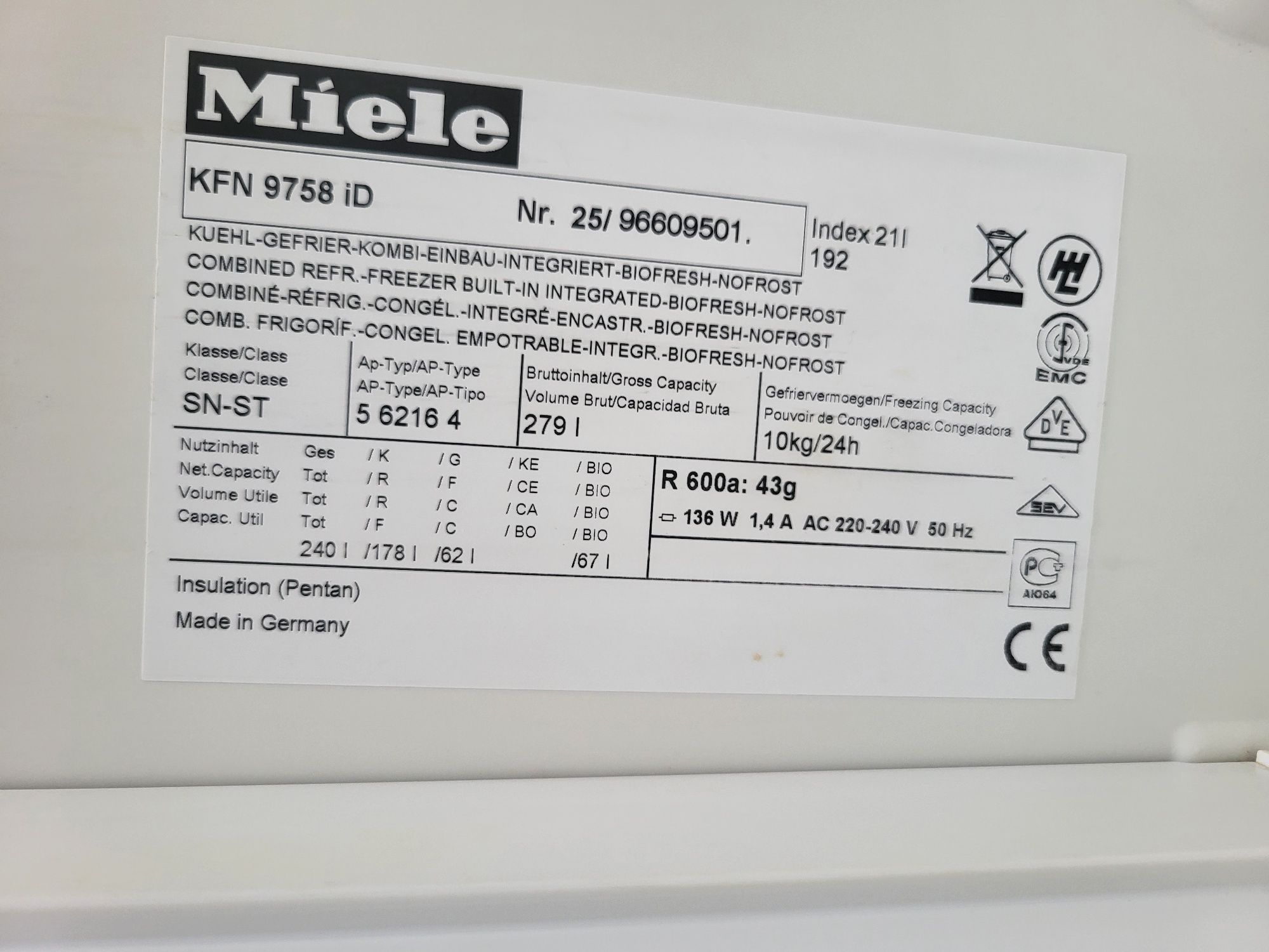 холодильник вбудований Mielle KFN9758 iD