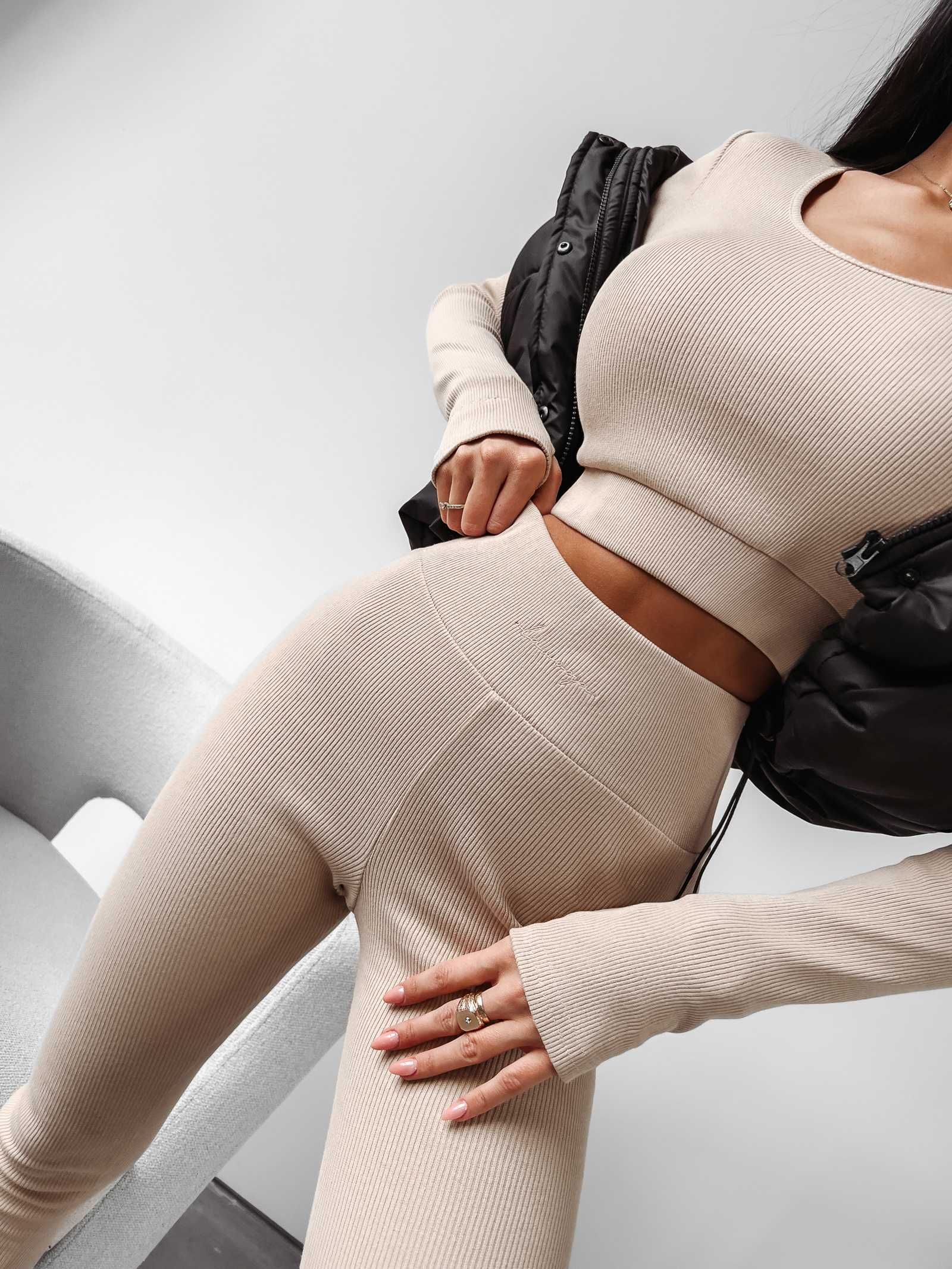 O la Voga Komplet Shaper Top + legginsy prążek Beżowy rozmiar S M