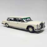 Miniatura Mercedes 600 limousine Auto Art 1:43