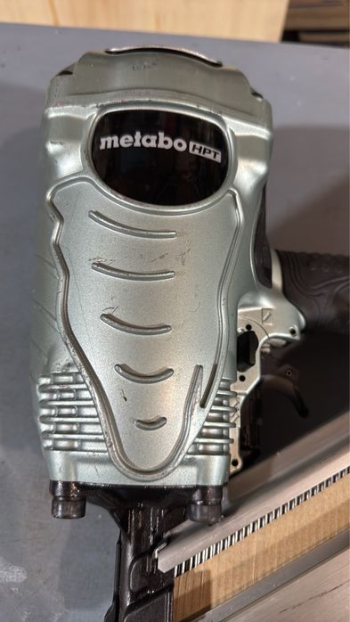 Нейлер Metabo HPT  пневмопистолет 30-34 кут