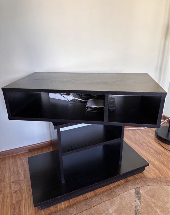 Szafka RTV obrotowa pod telewizor kolor czarny.