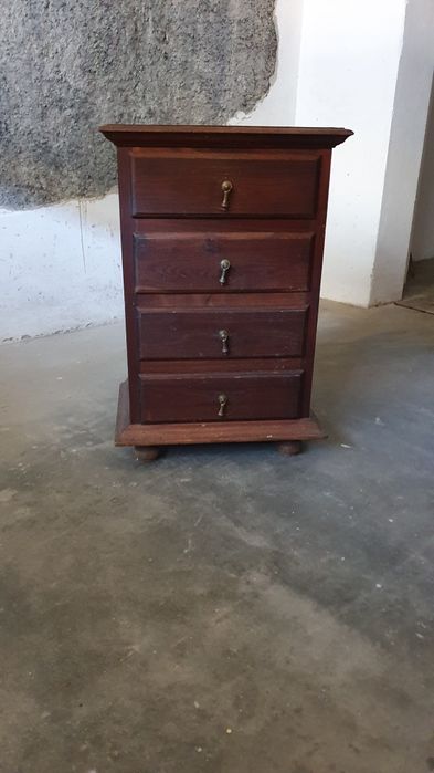 2 Mesas de cabeceira