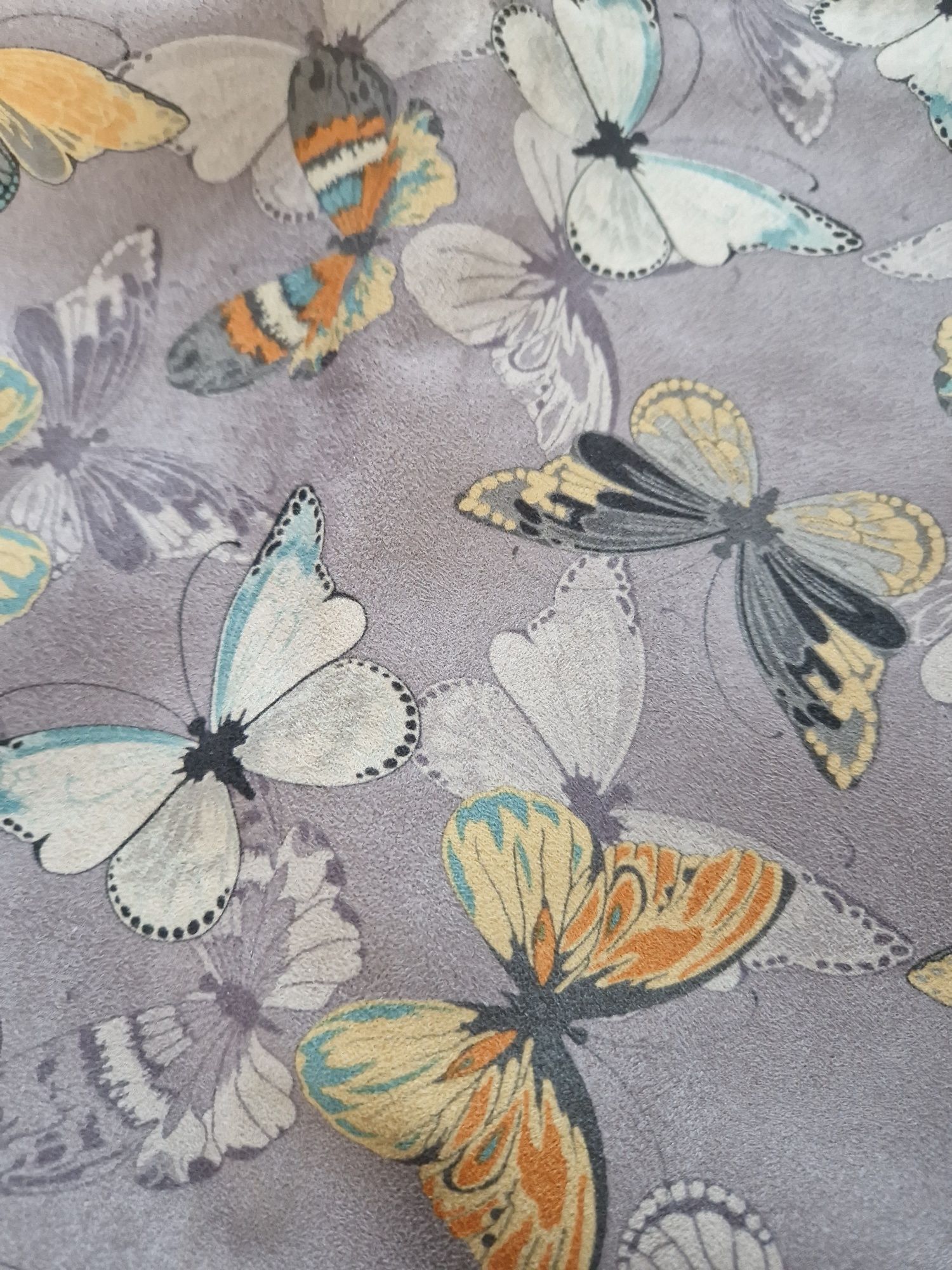 Ołówkowa spódnica w motyle