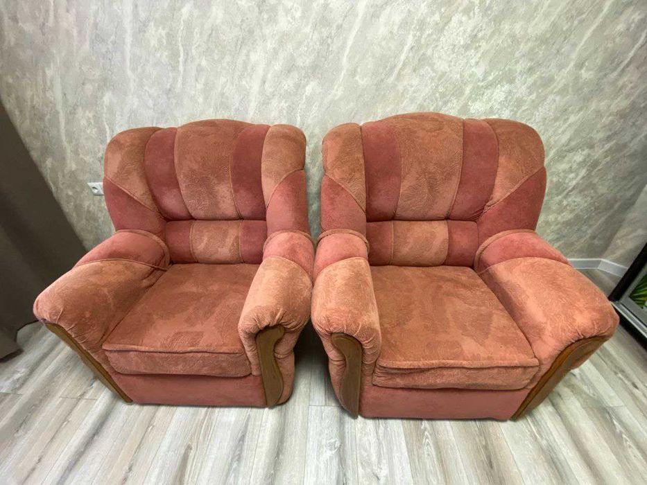 Продам кутовий диван з кріслами