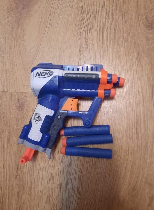 Pistolet Nerf Elite Mały na 3 strzałki