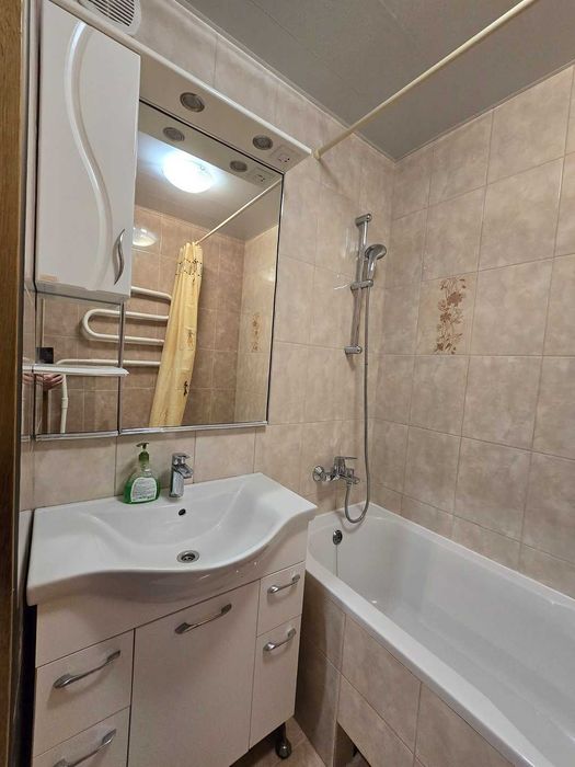 3 кімнати, Сихів, Санта Барбара