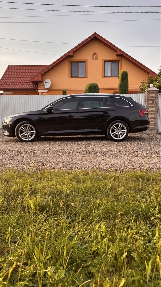 Автомобіль skoda superb 2017 модельний рік!