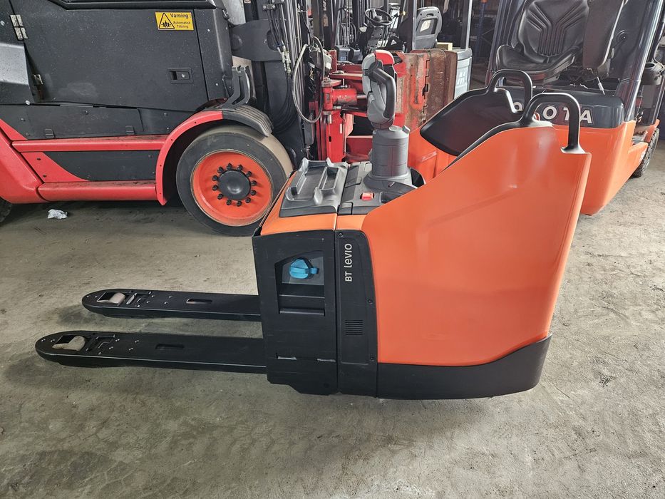 Електронавантажувачі Toyota з Li-ion АКБ. Вилочные погрузчики Тойота