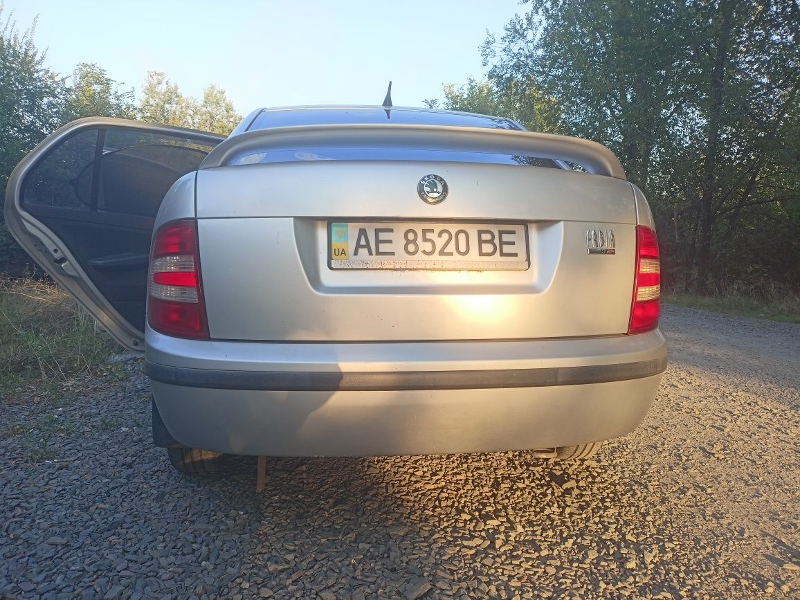 Fabia Sedan 2006 1,2 (rest, офіційна), газ/бенз, конд, зимові колеса