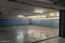 Garagem Fechada com 88 m² - Centro da Maia