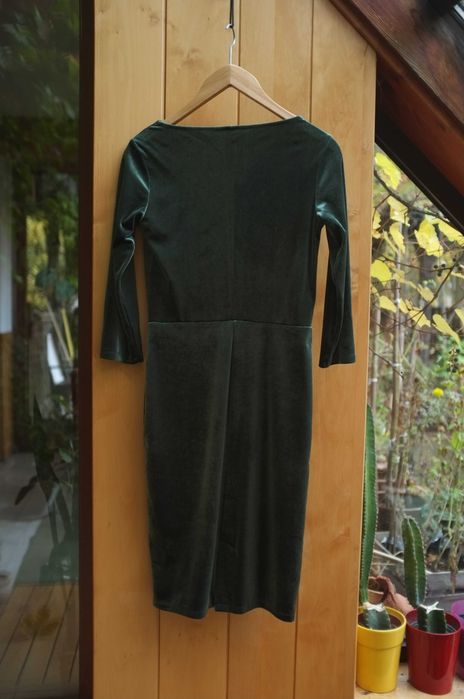 butelkowa szmaragdowa welurowa wieczorowa sukienka H&M ciemnozielona