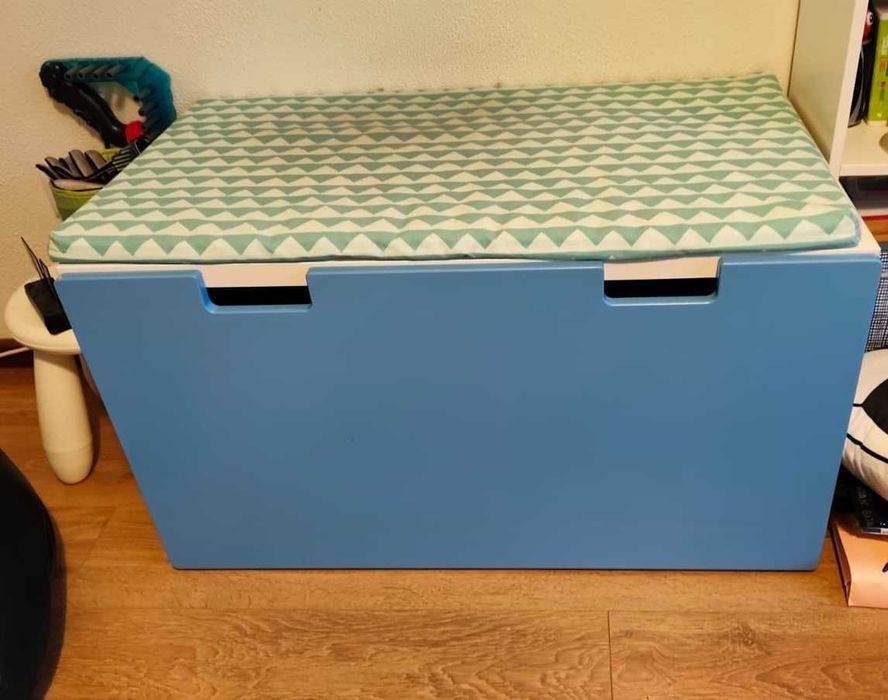 Banco arrumação brinquedos Ikea