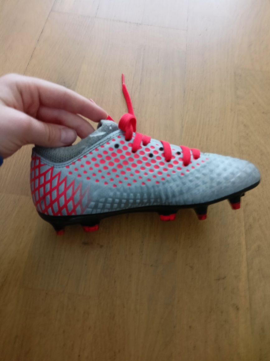 Buty piłkarskie Puma Future 4.4 FG AG JR srebrno-czerwone   r.30