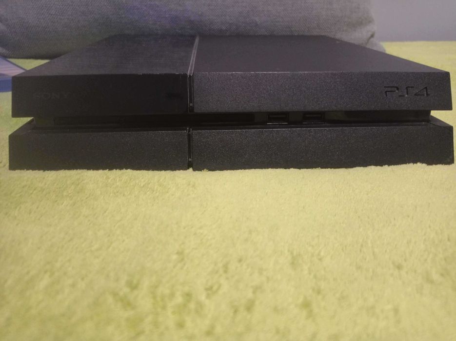 Konsola ps4 +Gra