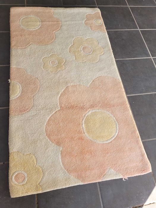 Bonito tapete de quarto ou sala (1,48mx0,81m)