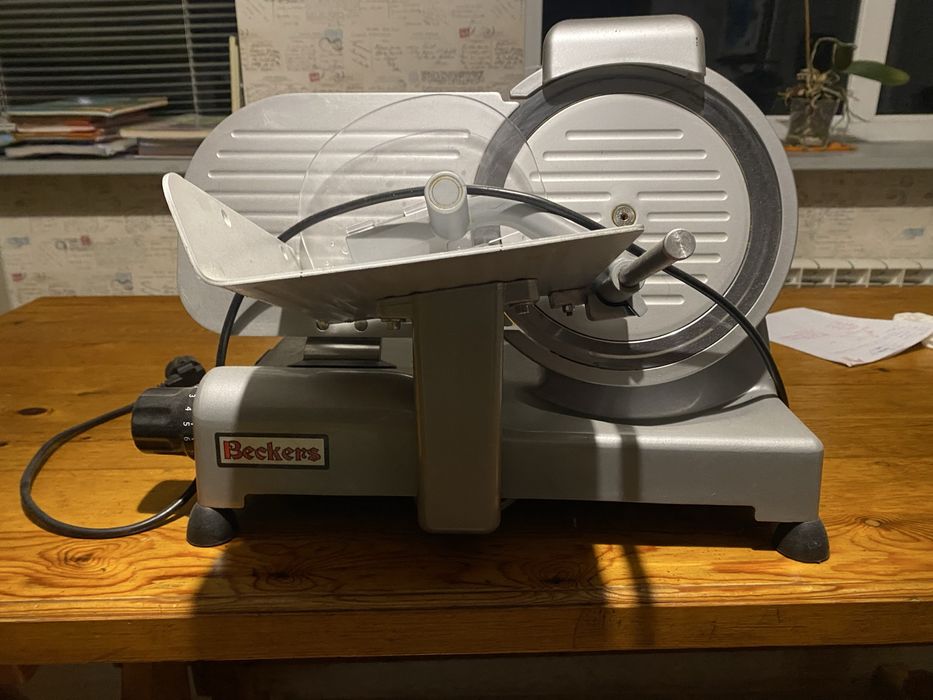 Продам Слайсер beckers
