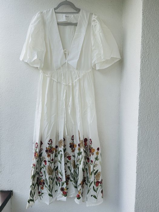 Isarouse dluga sukienka z haftem M