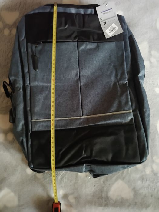 Універсальний рюкзак з міцного тканинного матеріалу.