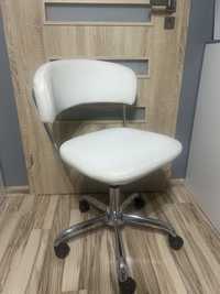 Białe krzesło