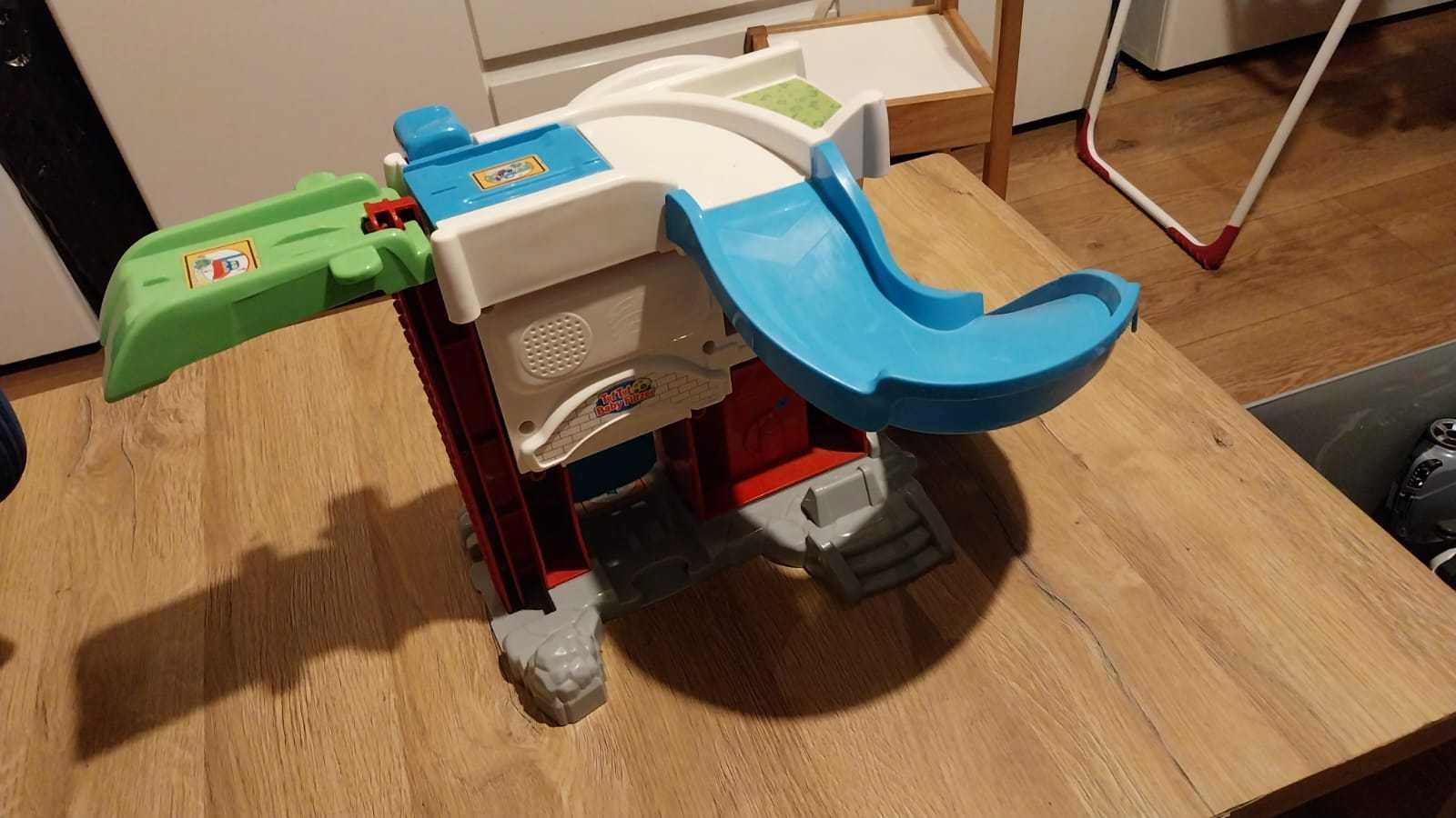 Remiza strażacka TUT TUT VTECH  z interaktywnym autkiem