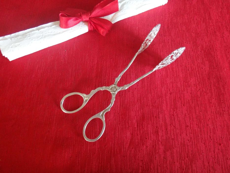 Srebrne szczypce do ciastek