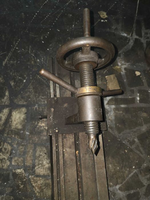 Przyrząd kłowy do sprawdzania osiowości bicia