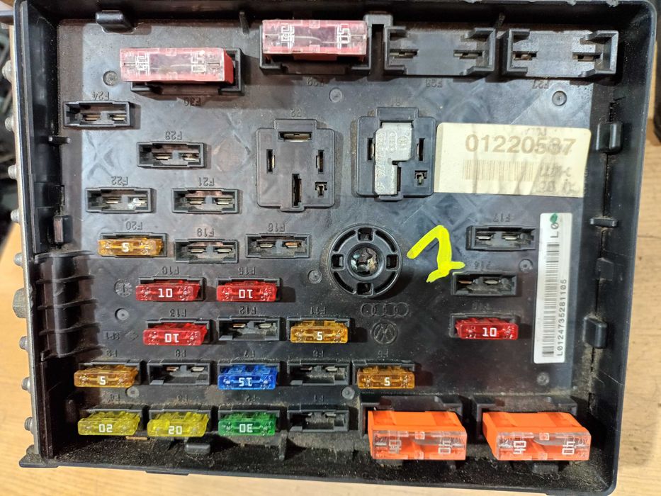 Skrzynka bezpieczników elektryczna VW Passat B6 B7 Golf V A3 Sharan