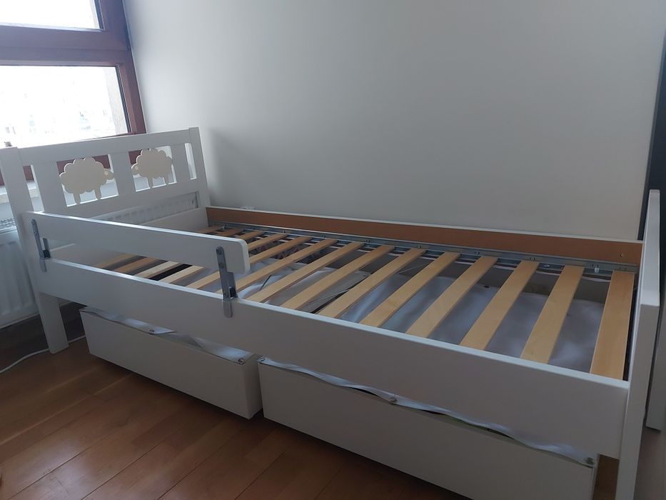 Łóżko Kritter z barierką i pojemnikami