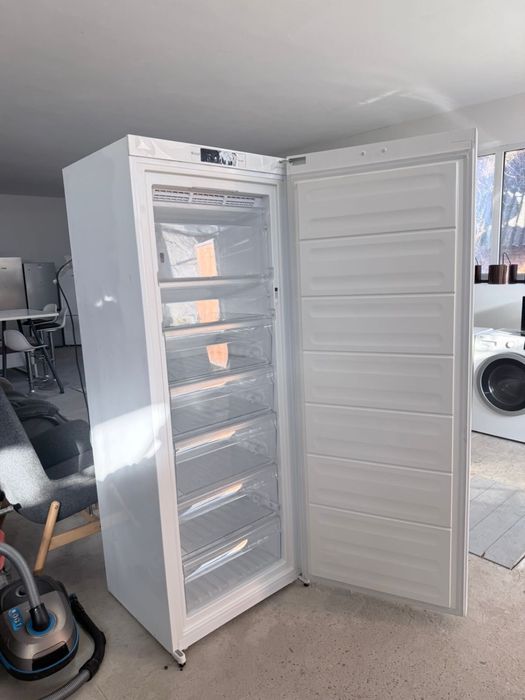 Морозильна камера Bauknecht 176 см