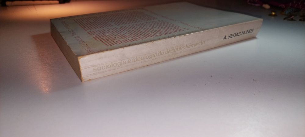 Sociologia e Ideologia do Desenvolvimento - A. Sedas Nunes