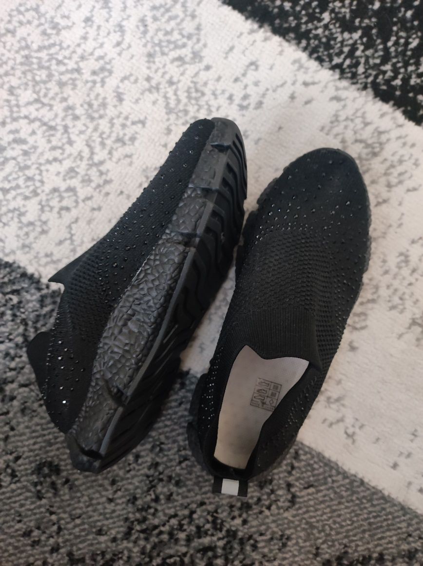 Czarne lekkie błyszczące buty sportowe damskie sneakersy 37