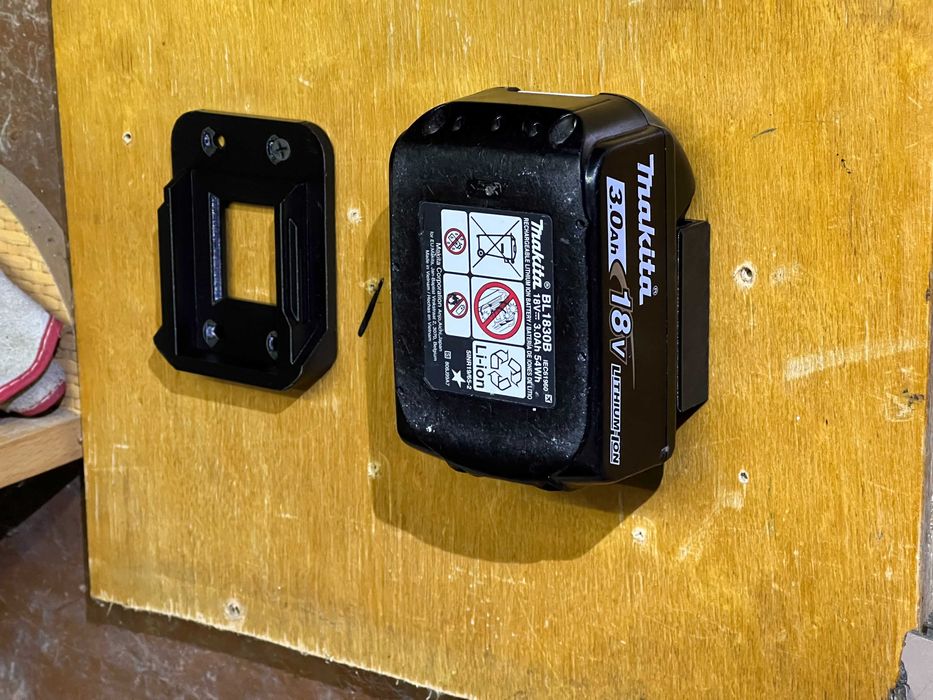 Тримач, кріплення для акумулятора та інструменту Makita ProCraft