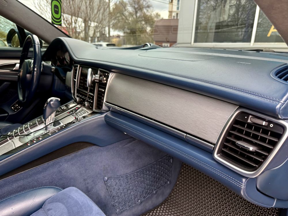 Porsche panamera GTS 4.8 2012