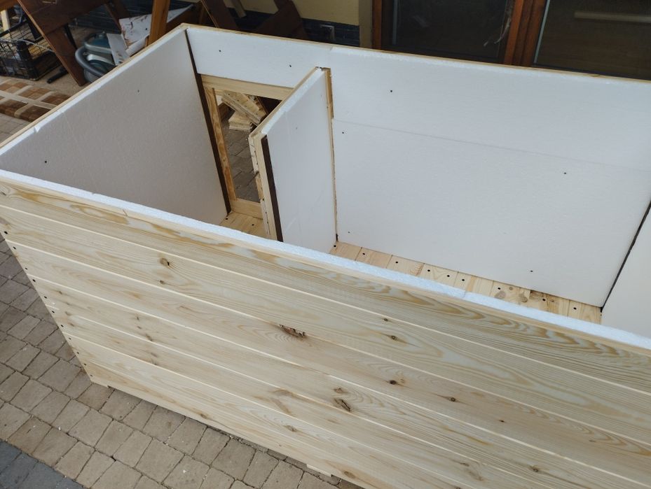 Buda dla psa ocieplona 140x80x80cm.