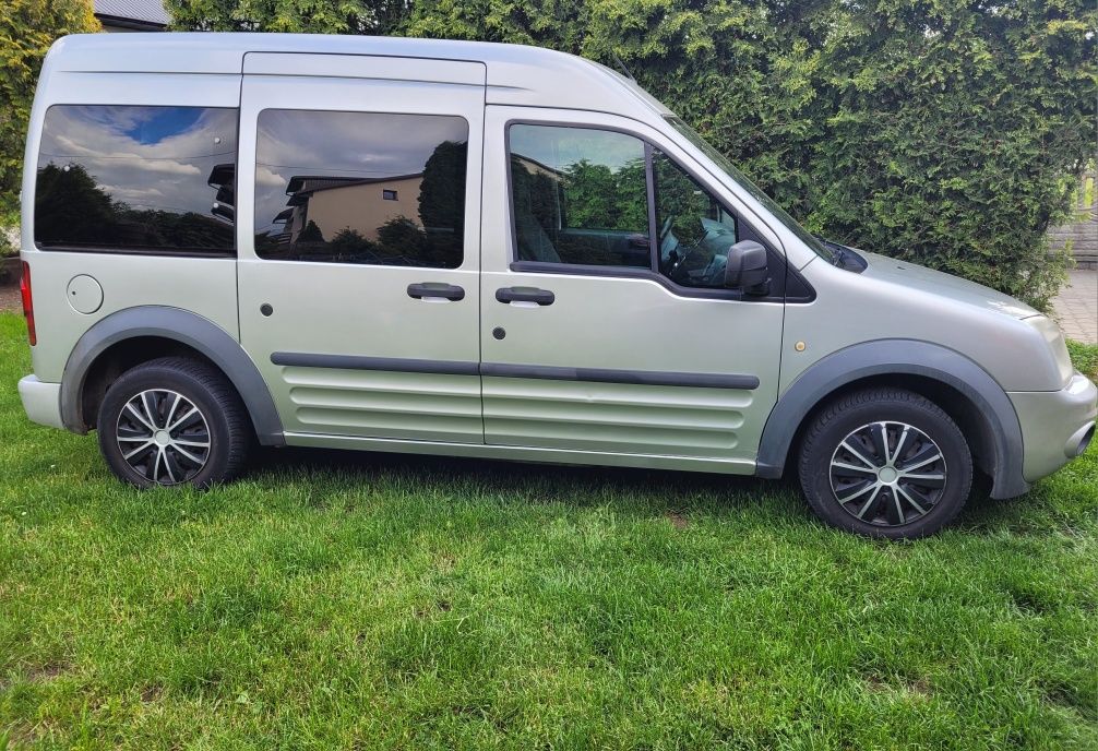 FORD TURNEO CONNECT z platformą do przewozu osób niepełnosprawnych