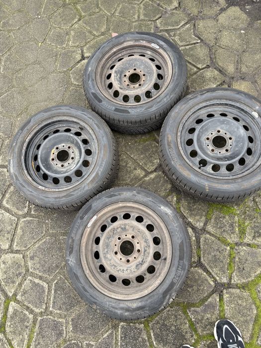 Диски з шинами 5/120, 205/55 р16 стояли на бмв е90