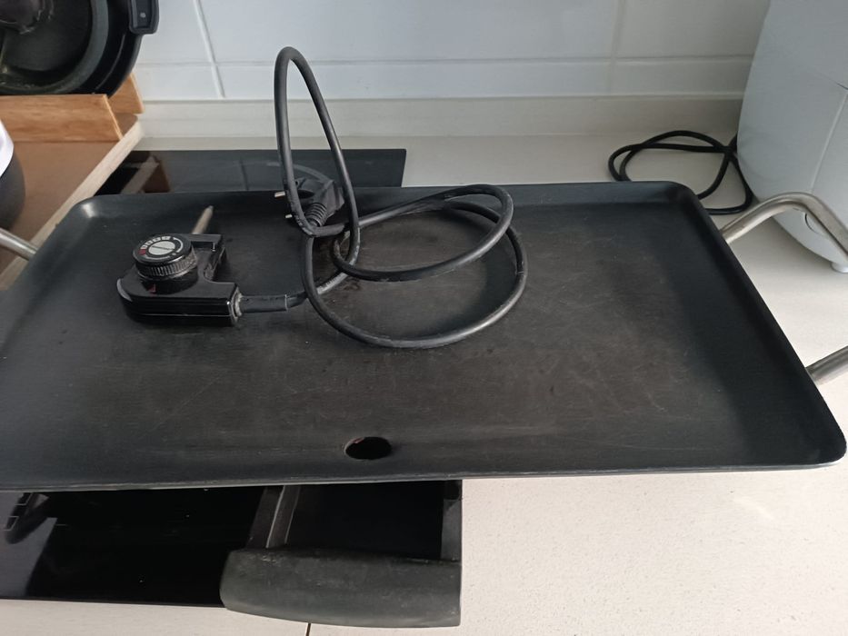 Grelhador eléctrico pouco usado