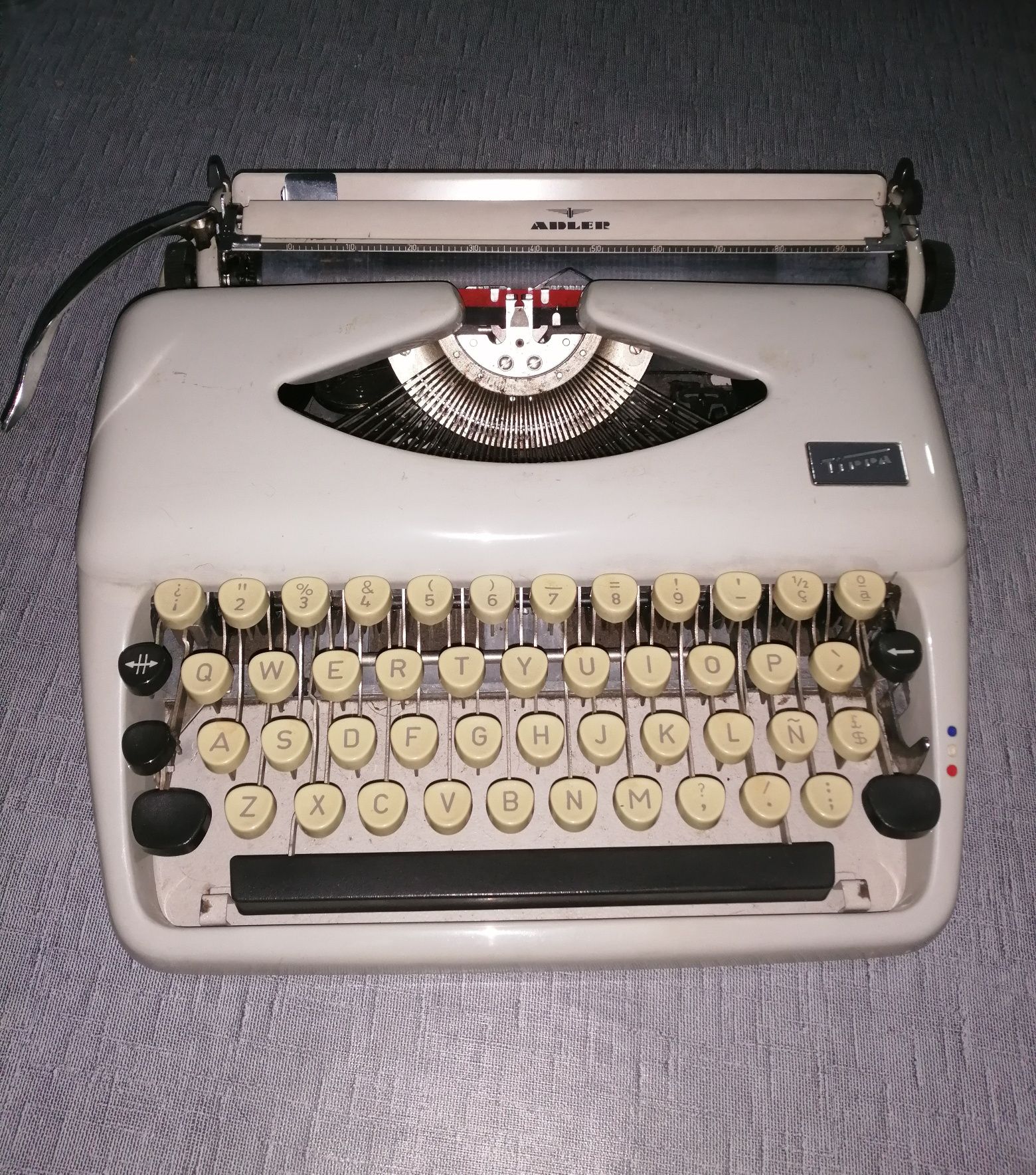 Máquina escrever portátil. Para colecionadores