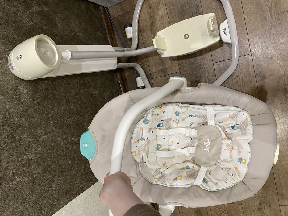 Крісло-гойдалка 2в1 Joie. Працює і від павера і від мережі