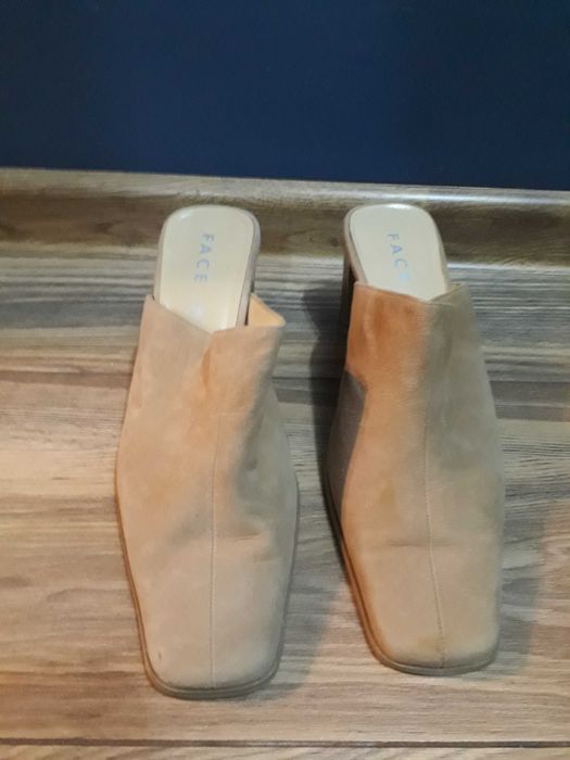 Beżowe klapki na obcasie rozmiar 37